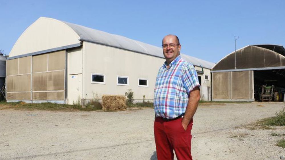 « Le bâtiment est confortable aussi bien pour les hommes que pour les animaux », indique Frédéric Simonneaux. © I. Lejas